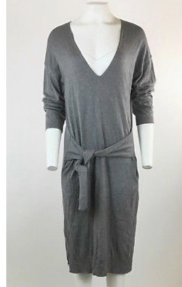 Holiday Leith v-neck sweater dress - Picture 2 of 8